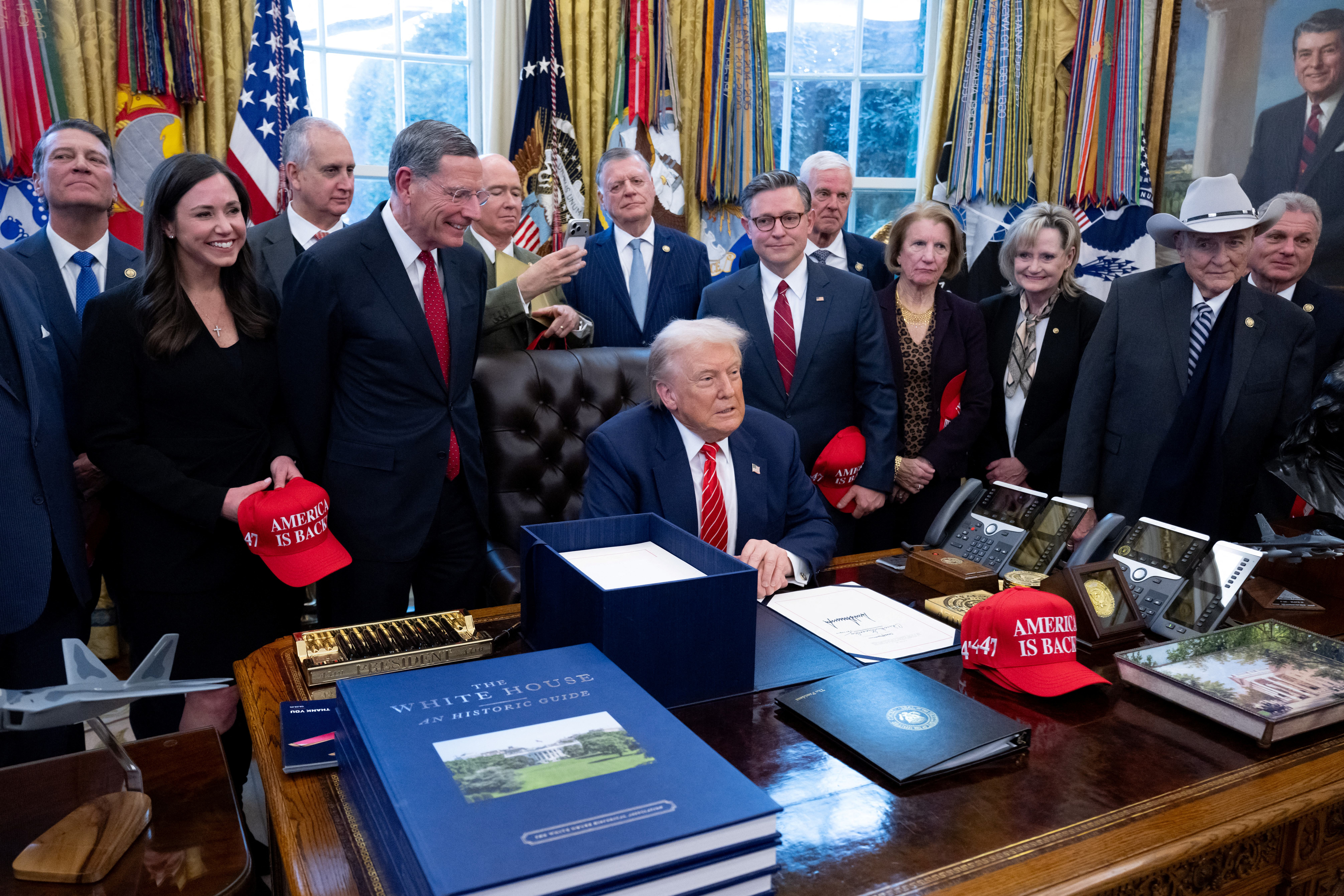 „Am crezut că e o memă”. Cum decurge o rugăciune în Biroul Oval. VIDEO