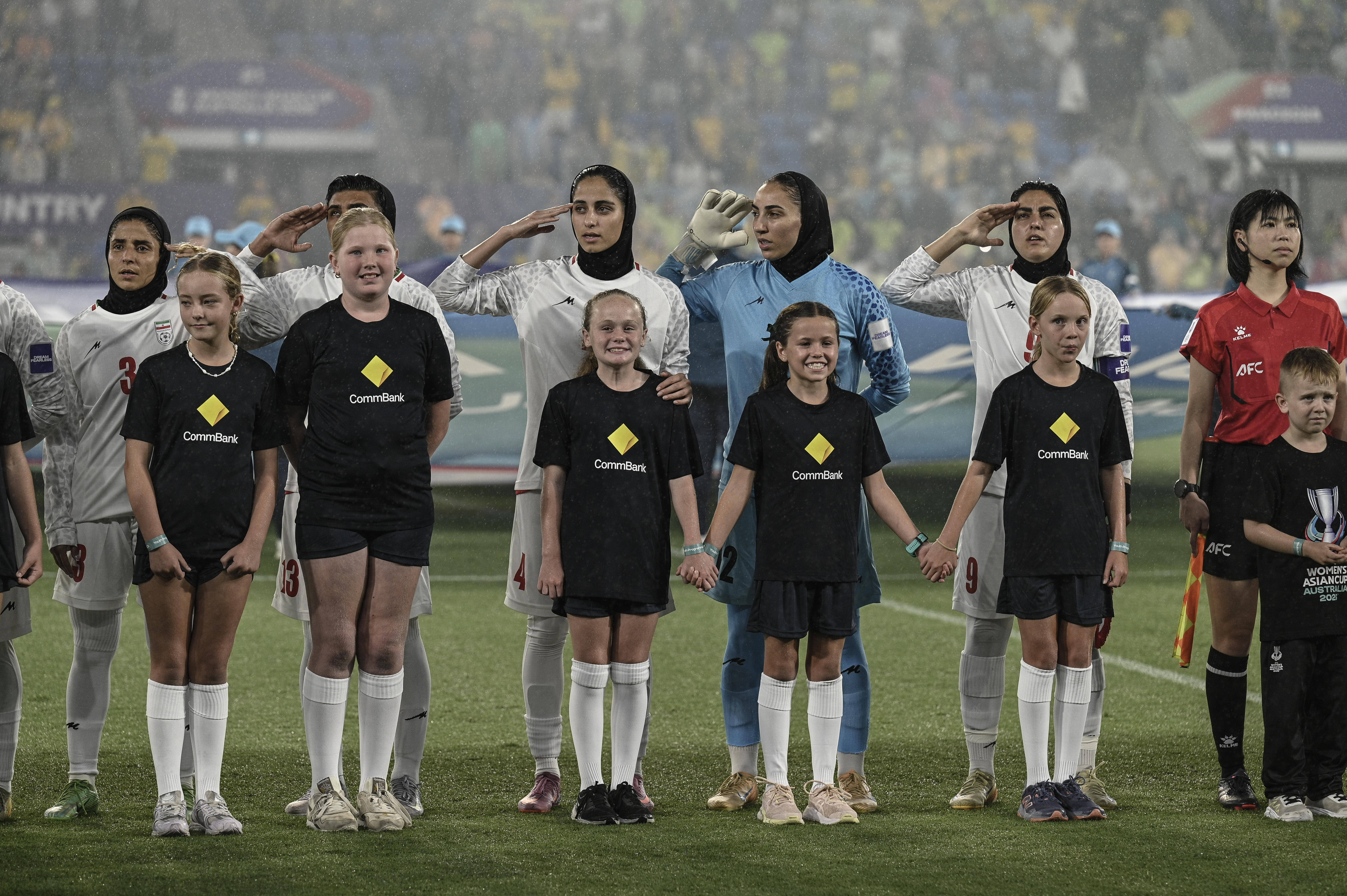 Jucătoarele Iranului, numite „trădătoare în vreme de război” după ce nu au cântat imnul naţional la Cupa Asiei