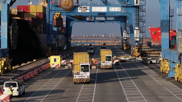 Interceptării. Șefii Vămii Constanța Sud luau șpagă p&acirc;nă la 350 de euro per container. Ajungeau 1.000 pe zi