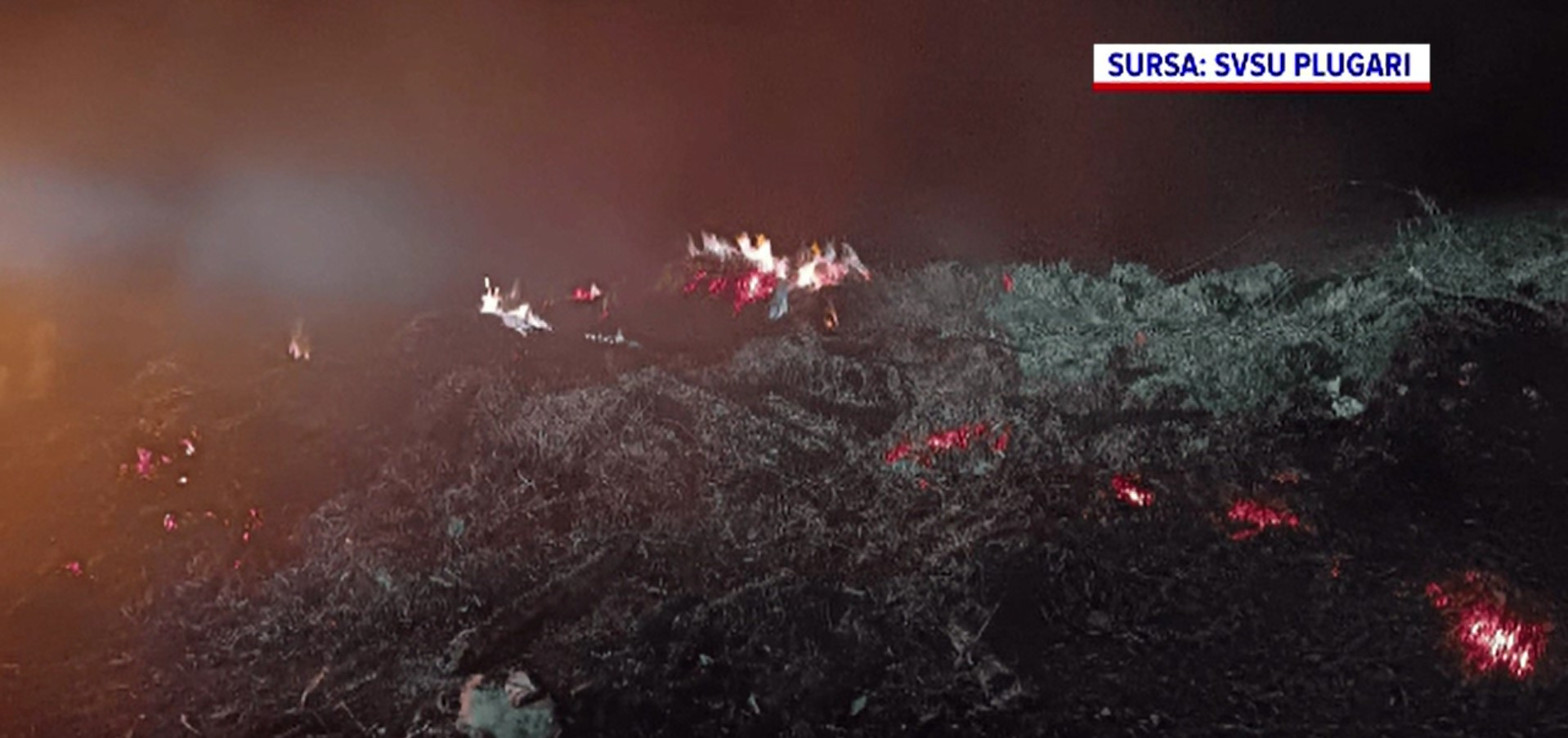 Misiune grea pentru pompierii din Iași. Au mers pe jos doi kilometri pentru a stinge un incendiu care a izbucnit la o stână