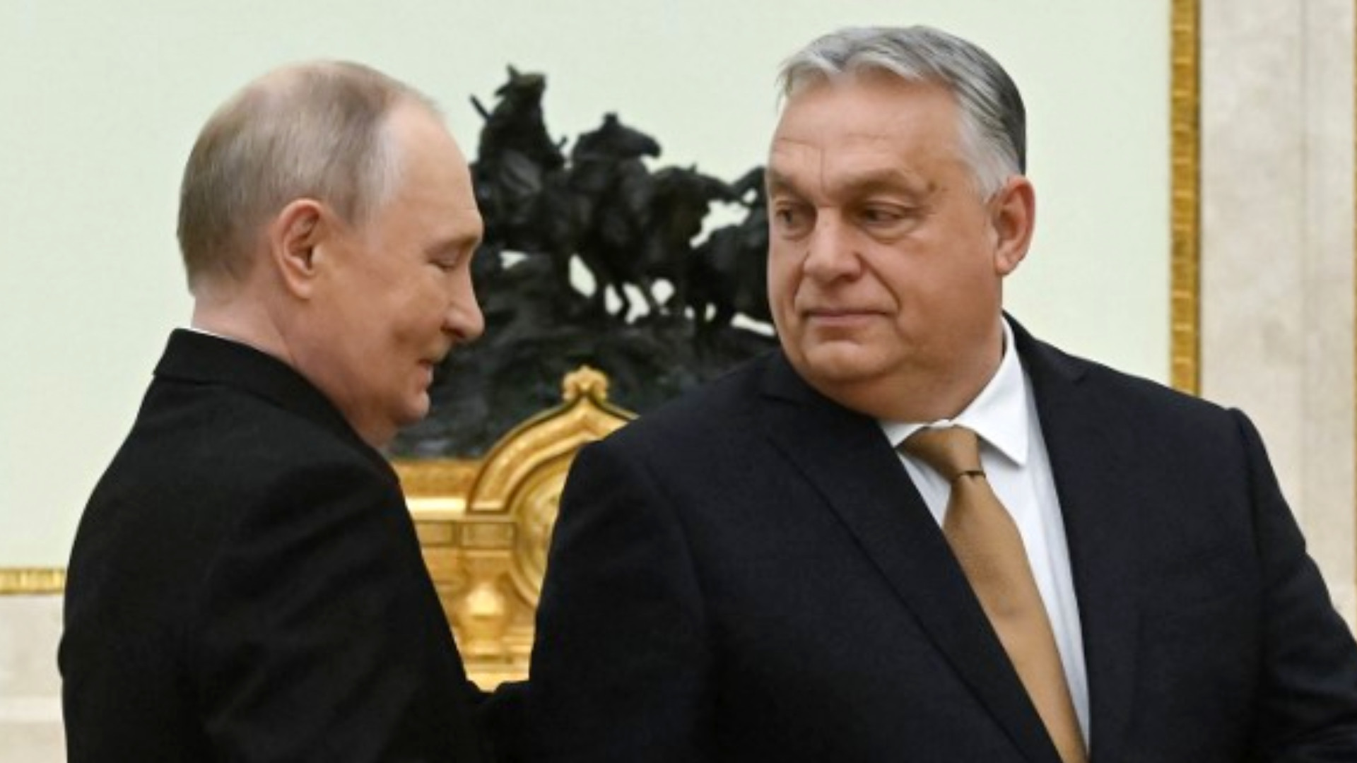 Putin se zbate ca Orban să își păstreze puterea. Strategii lui care au sabotat alegerile din R. Moldova, trimiși în Ungaria