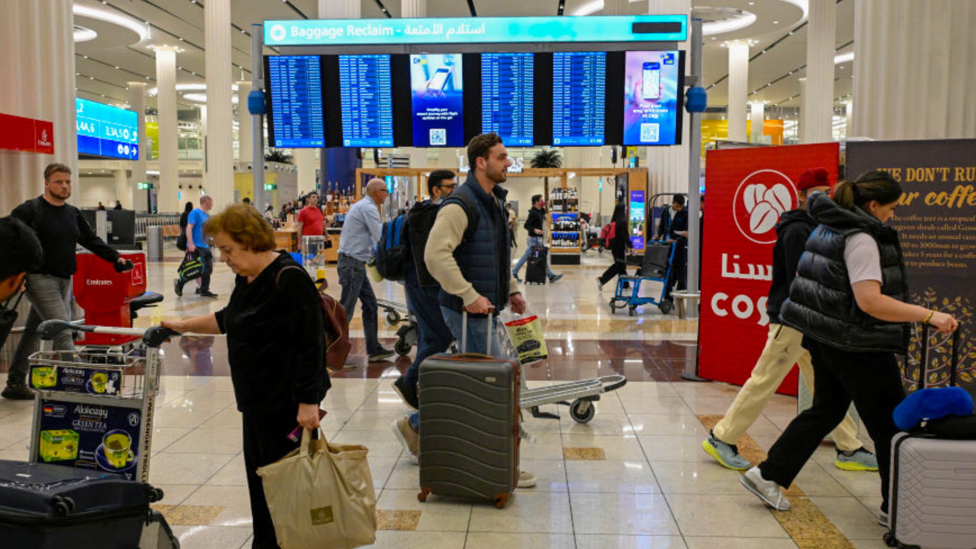 MAE: Circa 14.000 de români, afectați de conflictul din Orientul Mijlociu. Se pregătește un zbor cu 189 de locuri, prin Riad