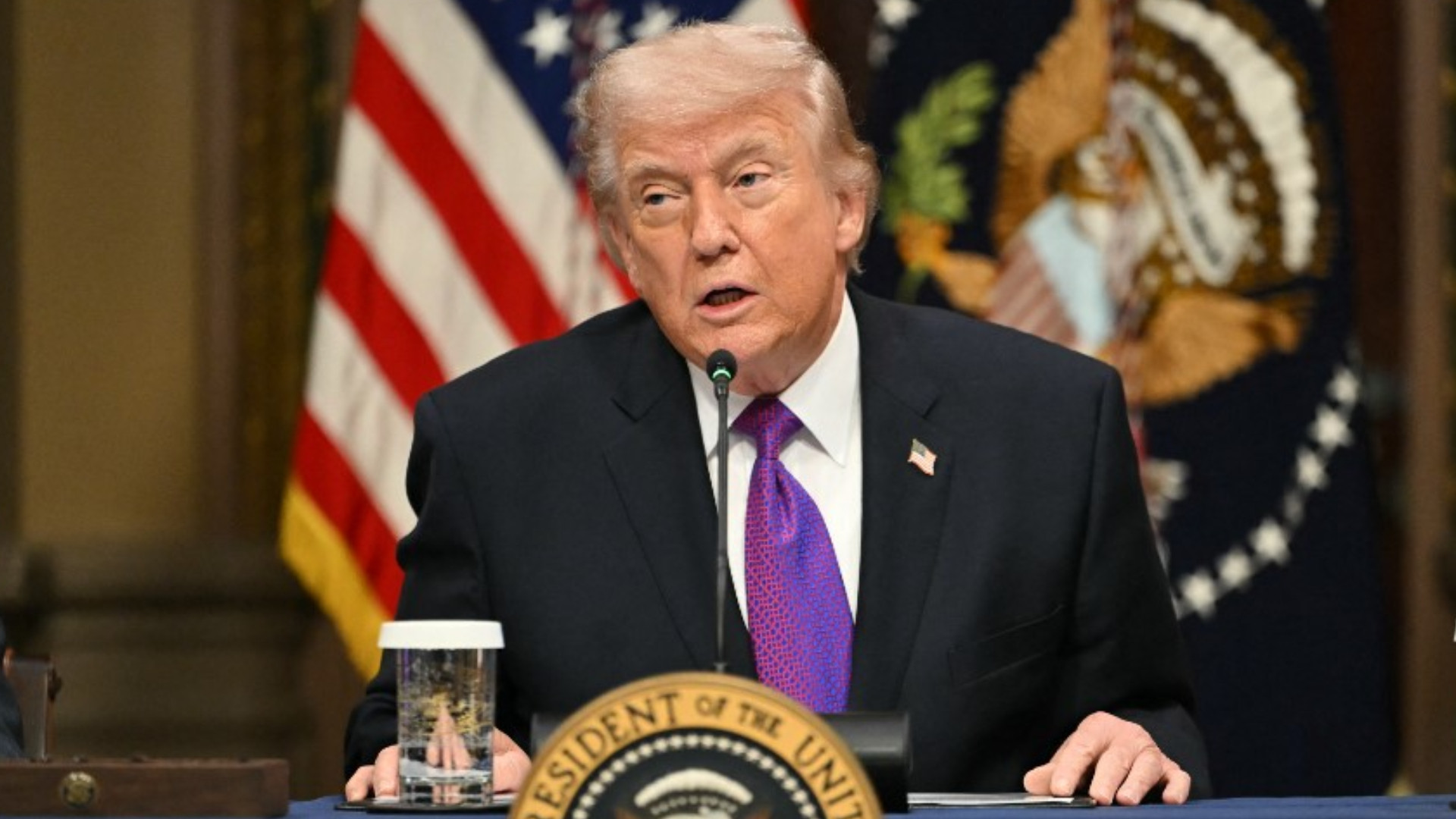 Donald Trump avertizează: Consecinţele militare pentru Iran vor fi fără precedent dacă minează str&acirc;mtoarea Ormuz