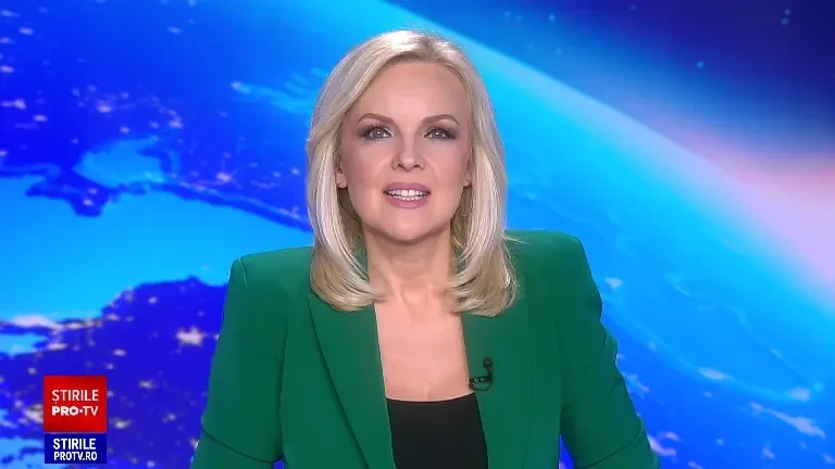 Flagrant de tandrețe maternă la o grădină zoologică din Ungaria. Protagonistele sunt o cămilă și puiul ei nou-născut