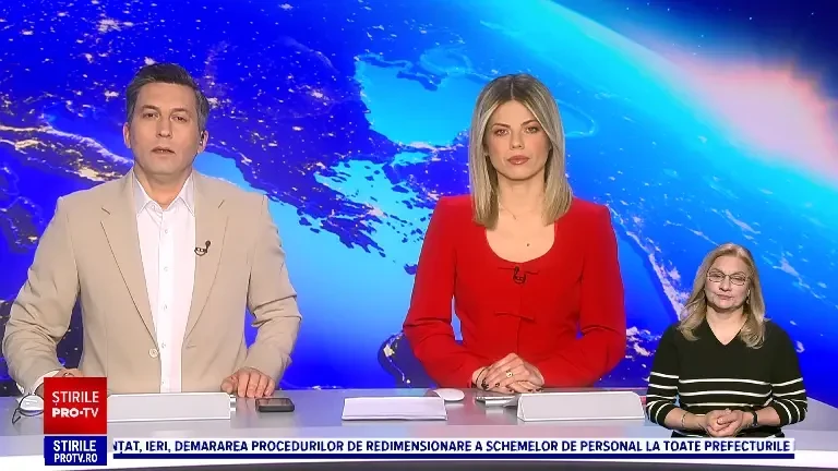 Momentul în care o ambulanță SMURD a fost lovită de o mașină și s-a răsturnat pe un bulevard din Sibiu