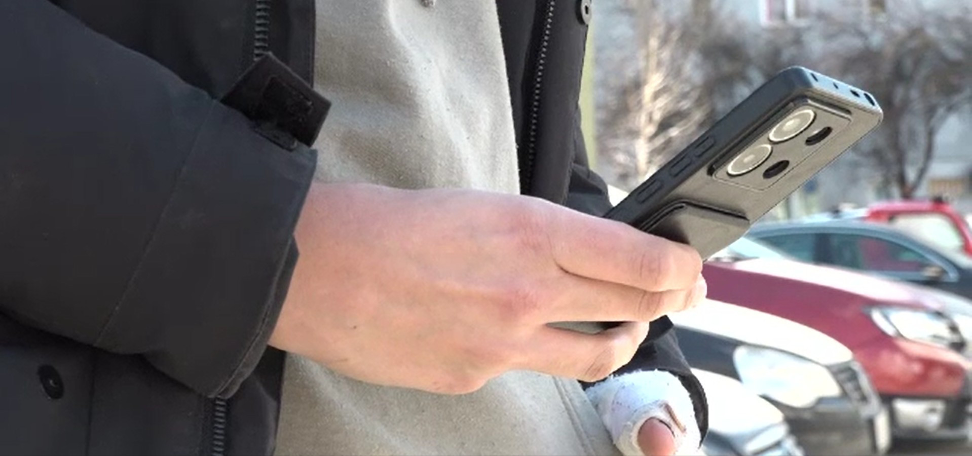 Adolescenții, tot mai dependenți de telefoane: „La școală, de obicei, când ajung, îmi verific întâi notificările”