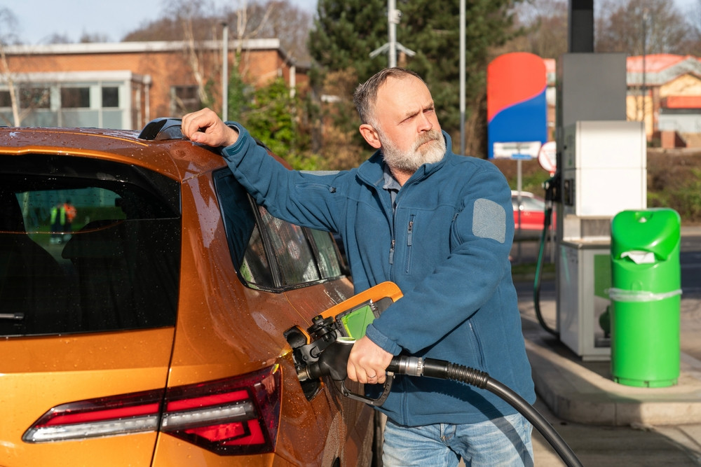 La cât ar putea ajunge prețul benzinei și cel al motorinei. Scenariile economiștilor arată posibile efecte și în inflație