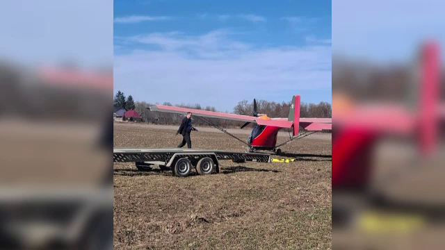 Ce le-a spus polițiștilor ucraineanul care a aterizat cu avionul pe un câmp din Suceava