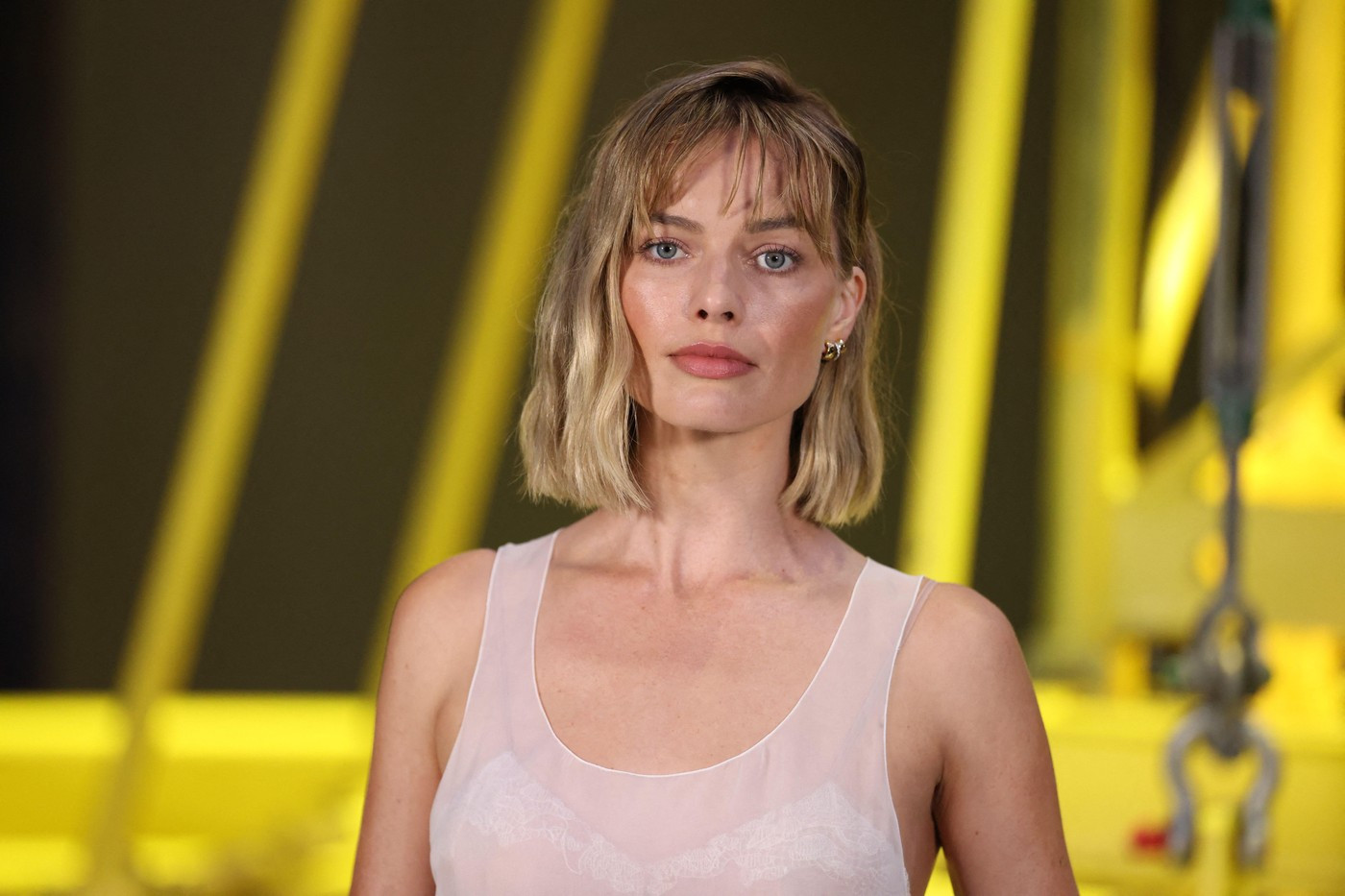 Margot Robbie, schimbare radicală de look la Paris Fashion Week. Cum arată acum actrița. GALERIE FOTO