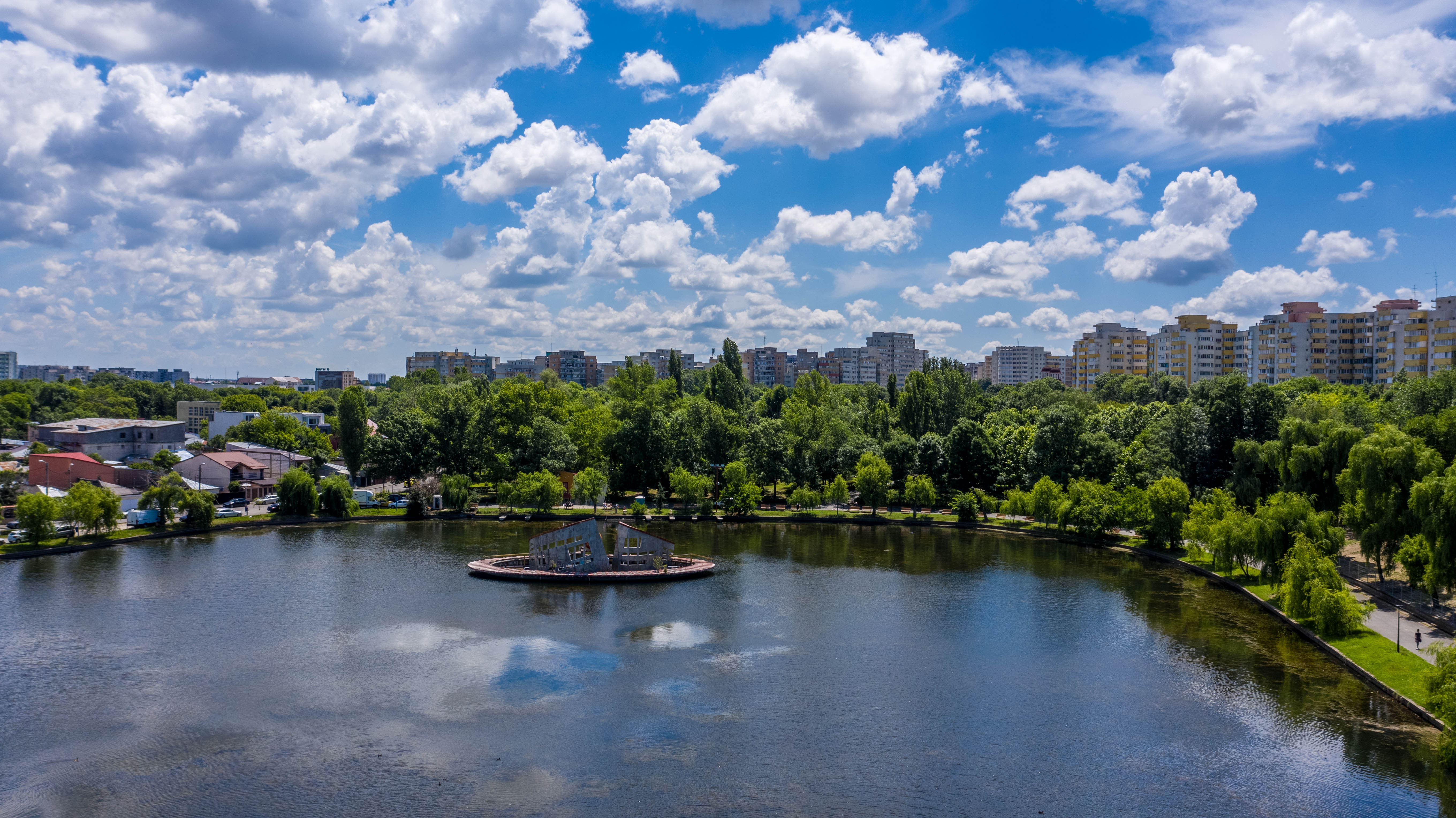 Parcul Plumbuita, locul din cartierul Colentina unde să evadezi pentru un colț de natură. De unde își trage numele