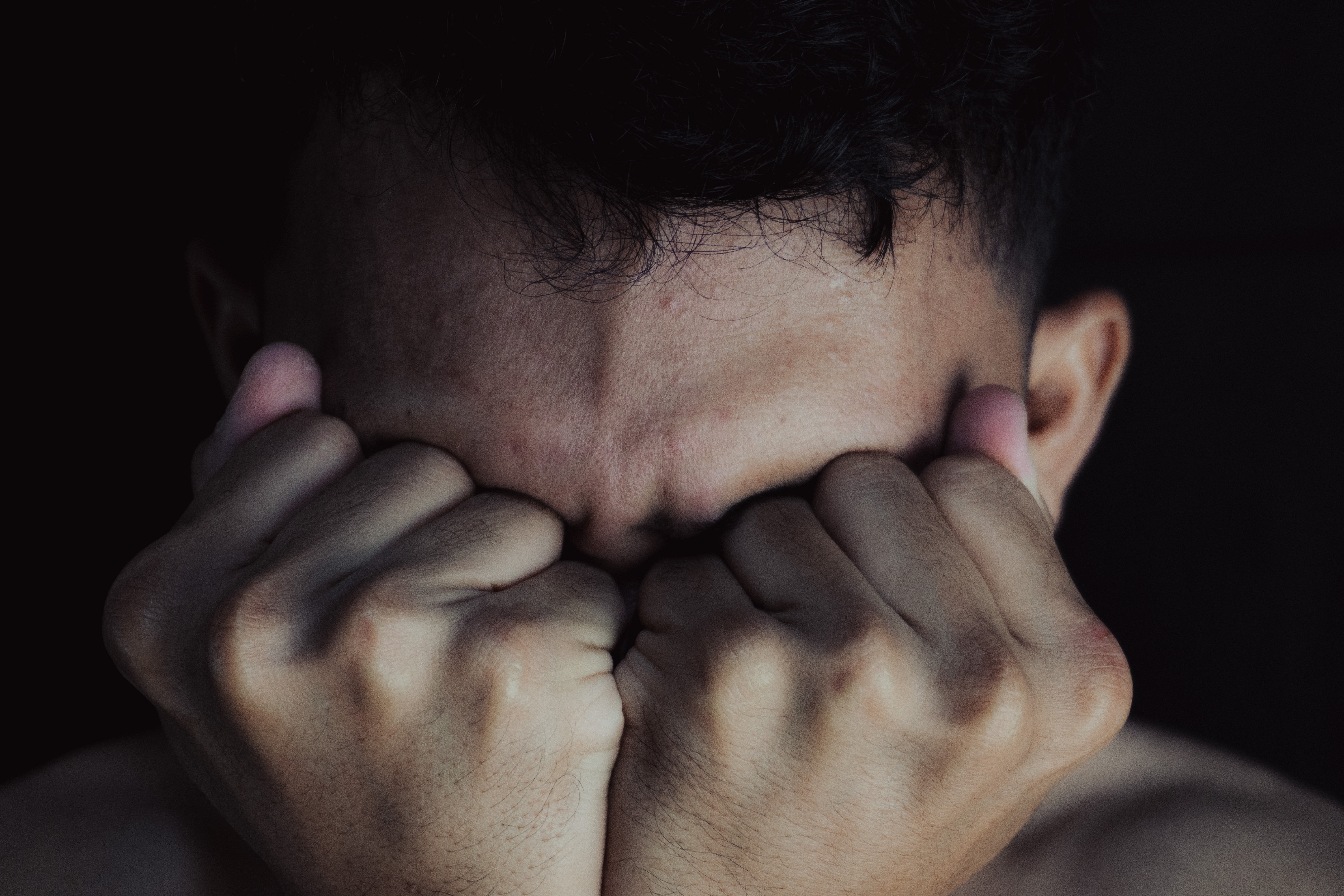 Care sunt etapele durerii. Cum trecem prin pierdere și ajungem la vindecarea emoțională