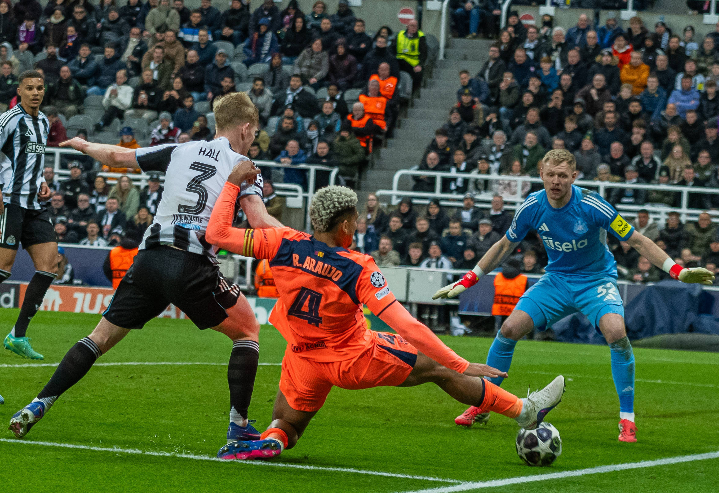 Un fan al Barcelonei a greşit stadionul pentru meciul din Liga Campionilor şi a ajuns la 580 km de Newcastle