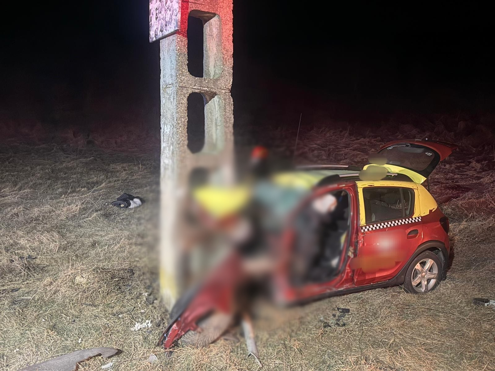 Un tânăr s-ar fi sinucis după ce ar fi pierdut 15.000 de lei la păcănele. A intrat cu mașina într-un stâlp