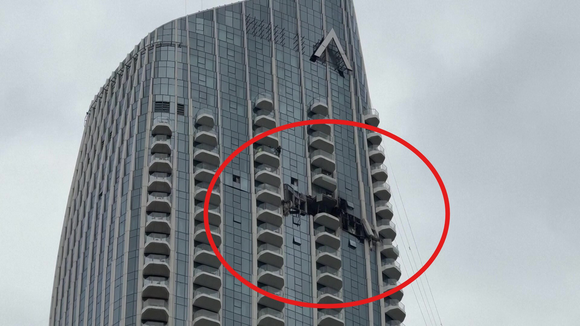 O dronă a Iranului a lovit un bloc cu apartamente de lux din Dubai