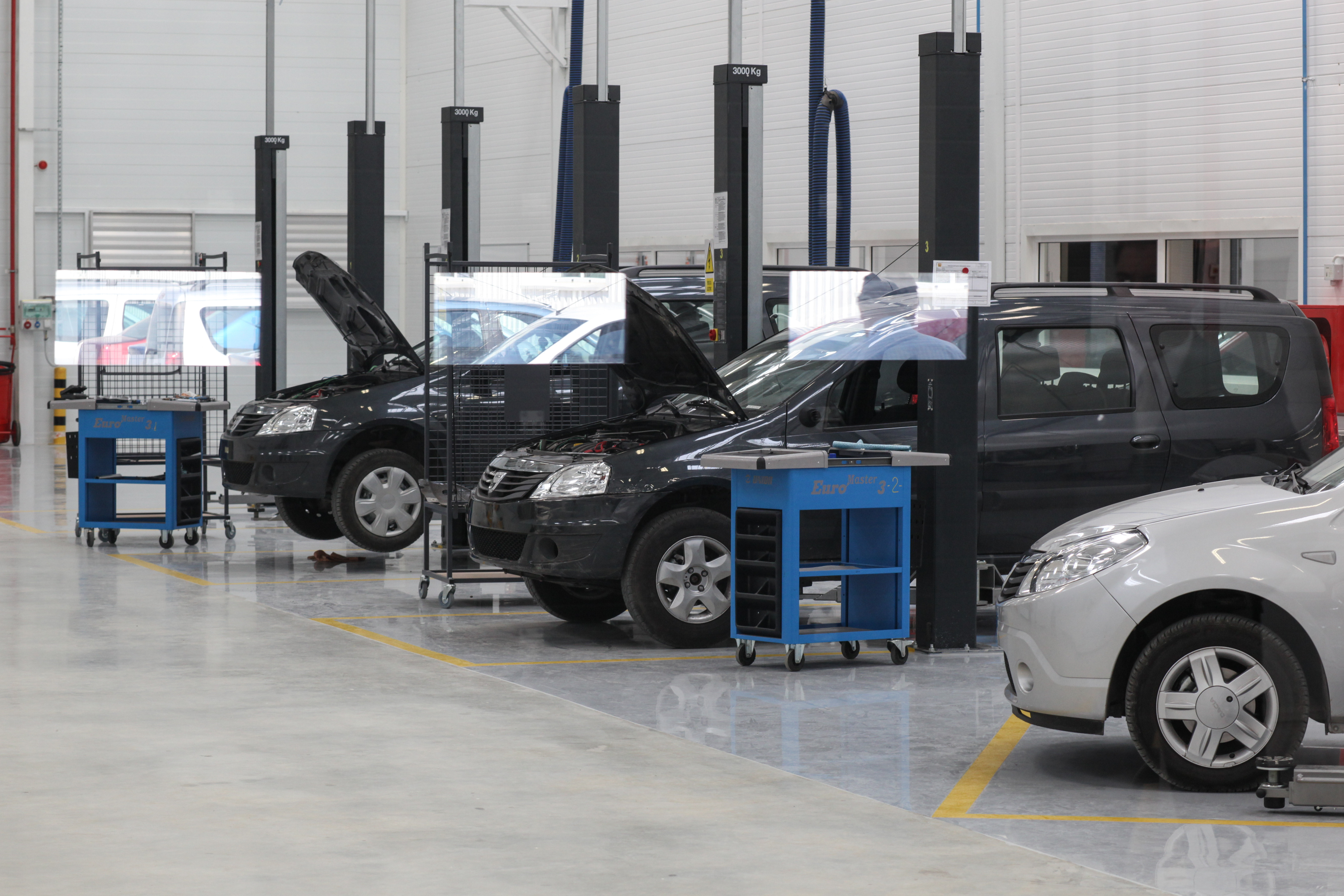 Dacia scade producția la uzina de la Mioveni. Aproape 1.200 de angajați, concediați