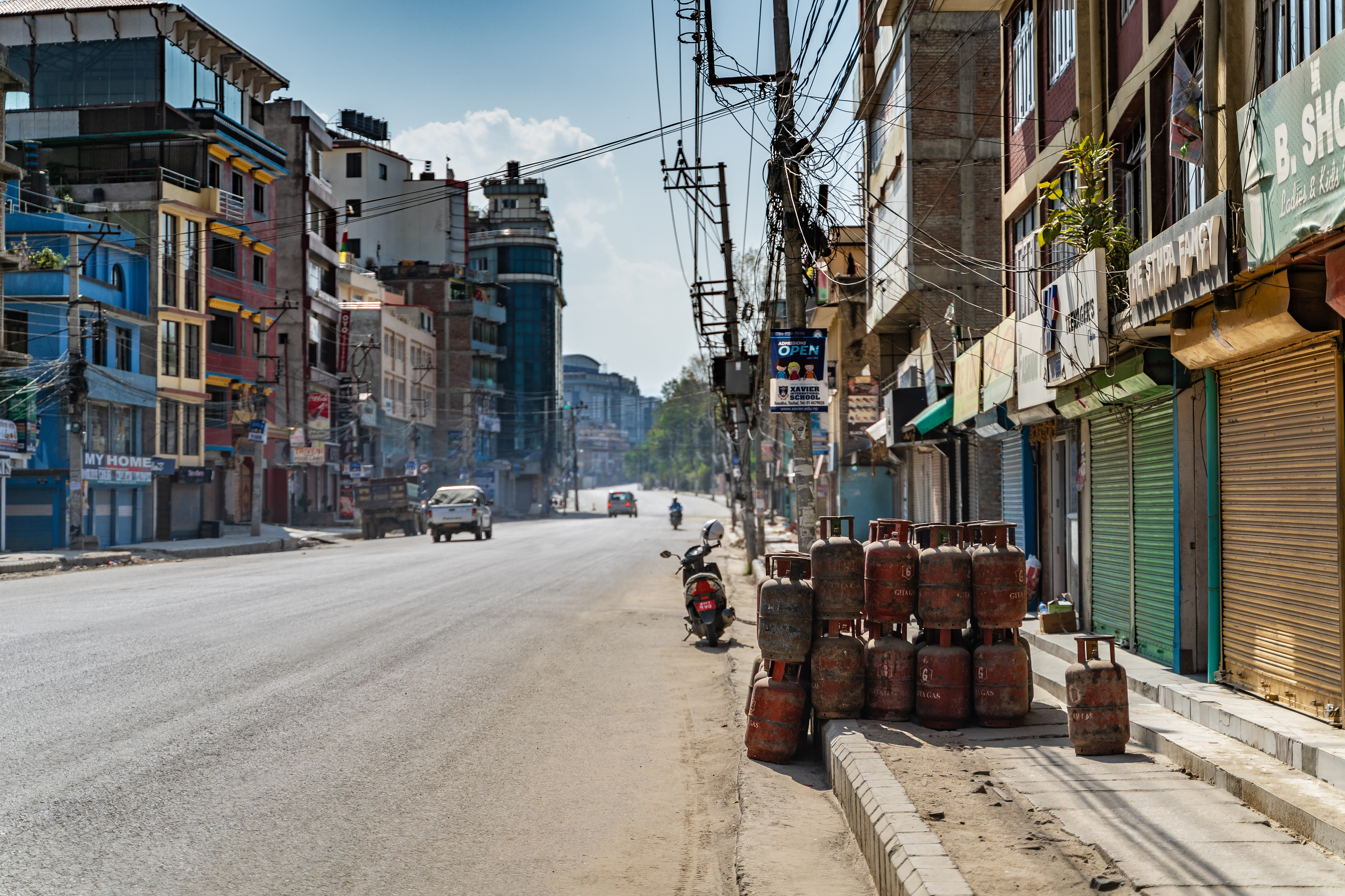 Motivul pentru care în Nepal se vând butelii pe jumătate goale. Este legat de războiul din Orientul Mijlociu