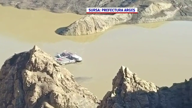 Ce au descoperit autoritățile pe suprafața lacului Vidraru, după alerta de poluare a apei