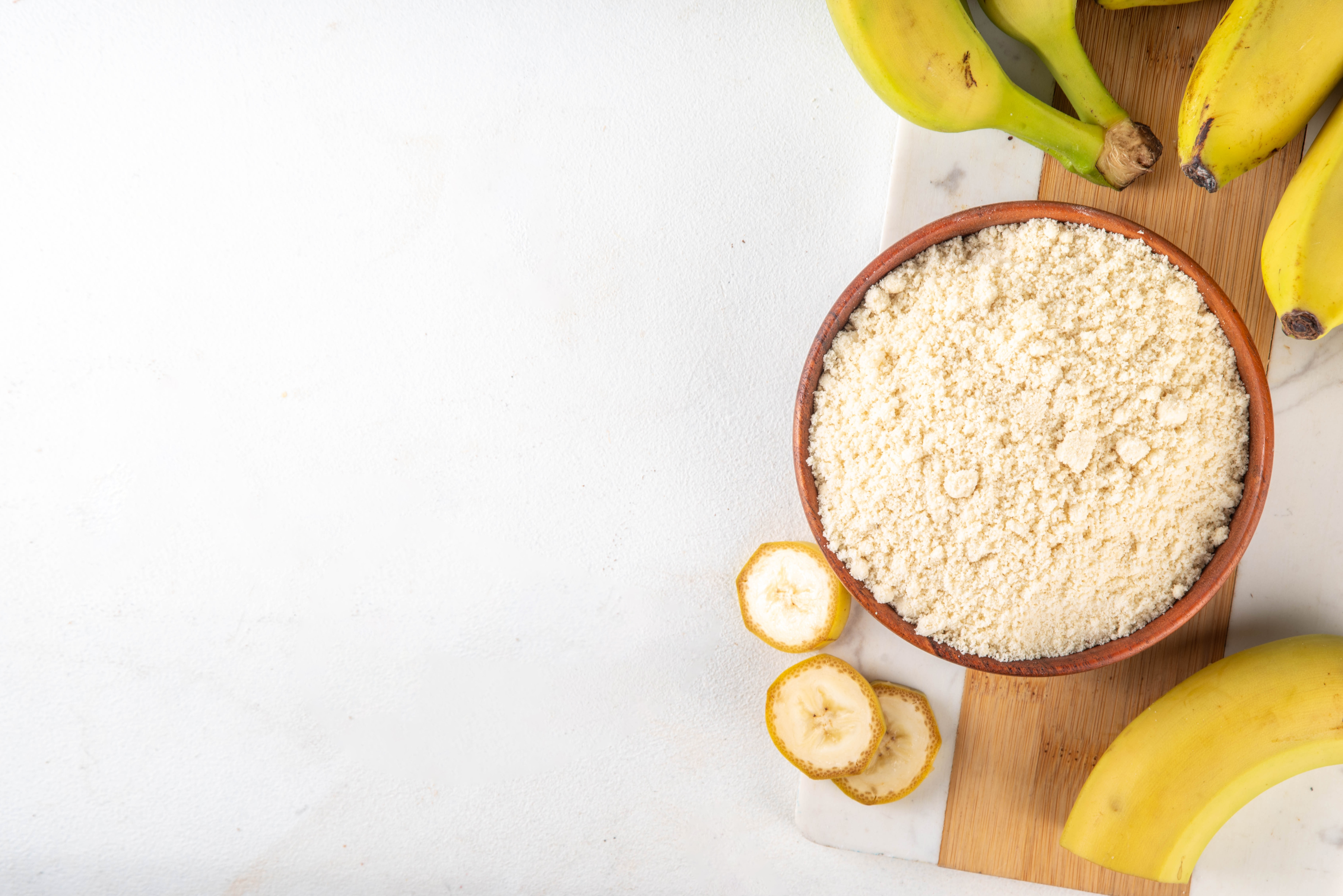 Făina de banane, alimentul care face minuni în bucătărie. Veneficii, utilizări și rețete sănătoase