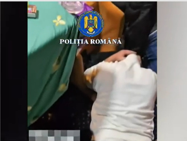 Cazinou ilegal descoperit Giurgiu. Membri ai clanului Butoane, prinși cu jetoane și zaruri măsluite