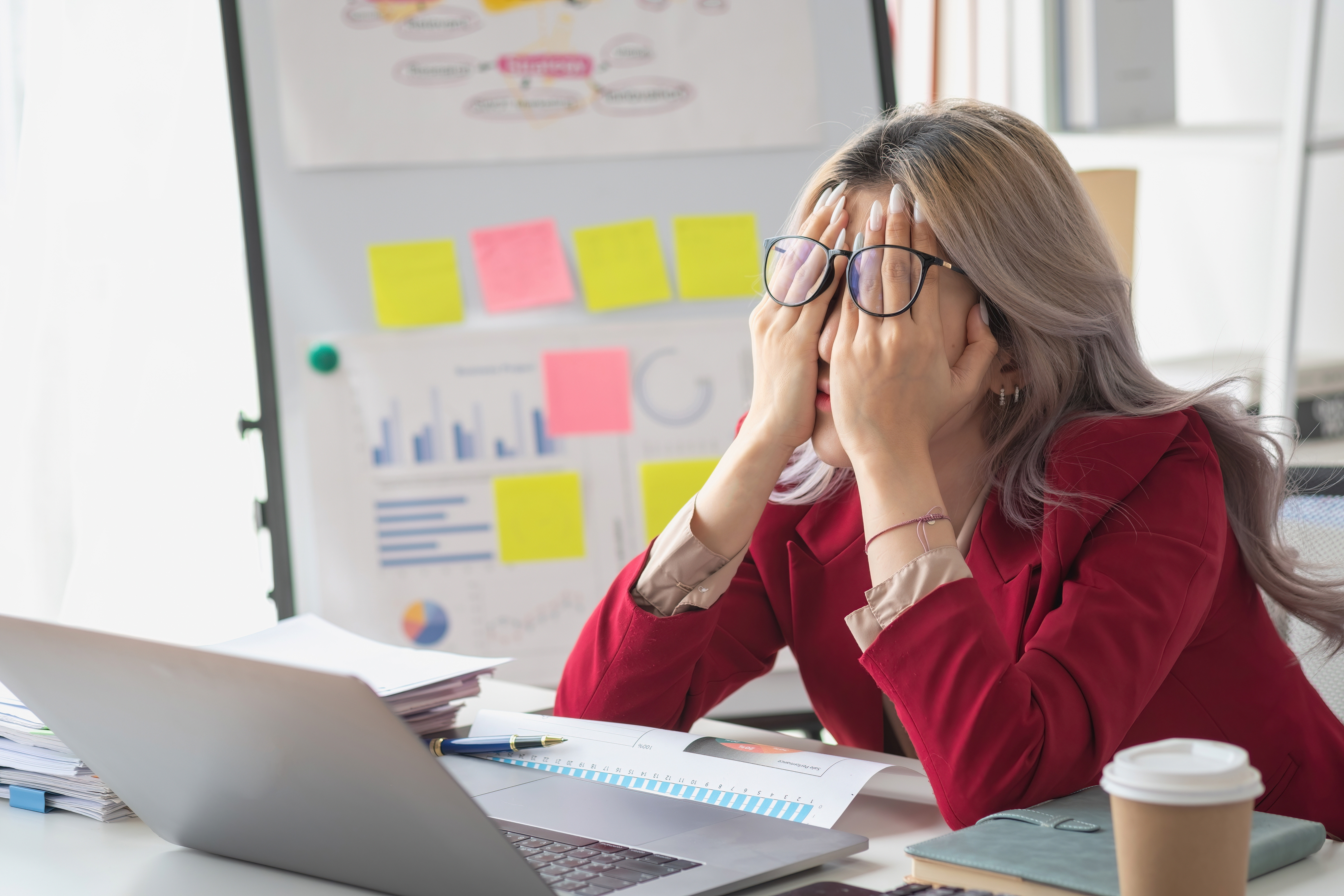 Ce este burnout-ul și cum &icirc;ți dai seama că ești epuizat emoțional