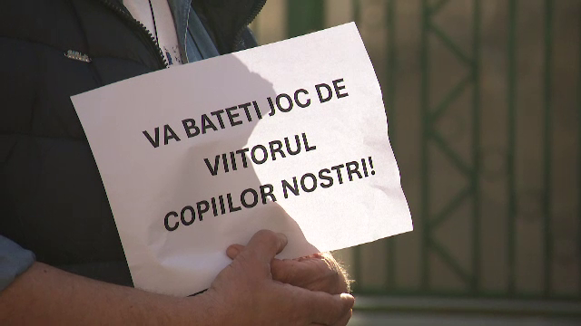 Simulare Evaluare Națională 2026: c&acirc;te școli sunt afectate de boicotul profesorilor. Părinții protestează &icirc;n fața școlilor