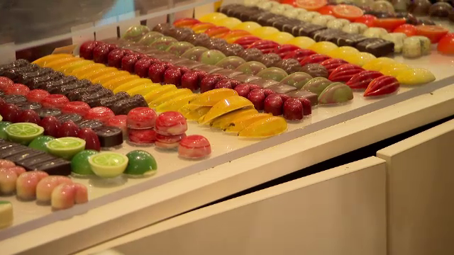 Rom&acirc;nii consumă mai puțină ciocolată dec&acirc;t europenii, dar gusturile lor sunt mai rafinate. Ce arome neobișnuite preferăm