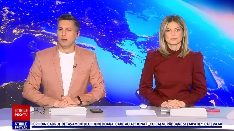 Imagini fascinante cu un vultur care se luptă cu vânturi de peste 100 km/h pentru a-și proteja ouăle