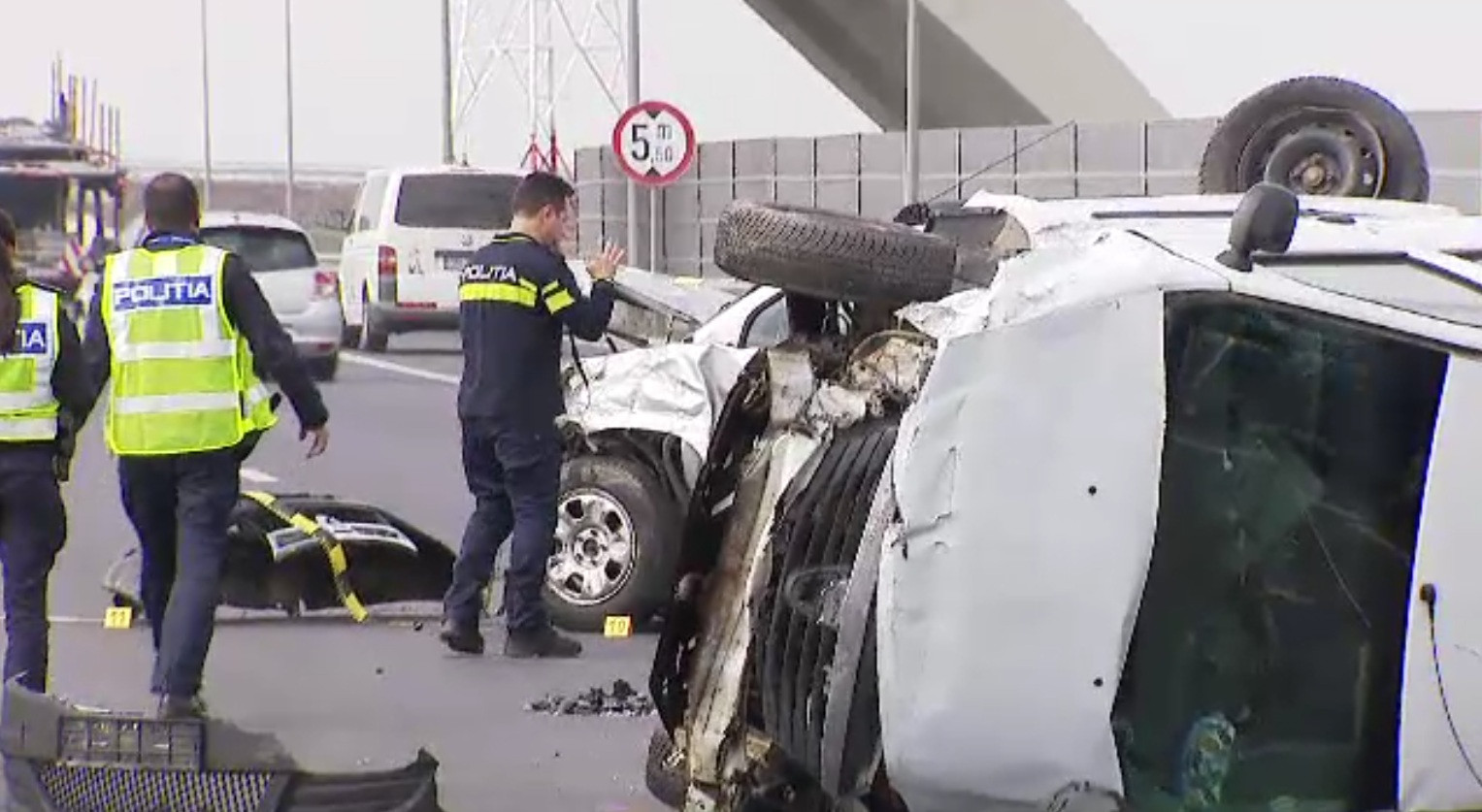 Mașină răsturnată pe A0 după o ieșire greșită din parcare. O femeie a fost grav rănită