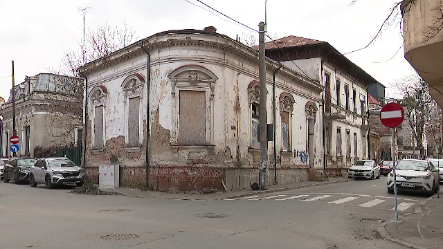 Proprietarii care au clădiri lăsate în paragină riscă amenzi de zeci de mii de lei. Impozitele pot fi majorate cu 500%