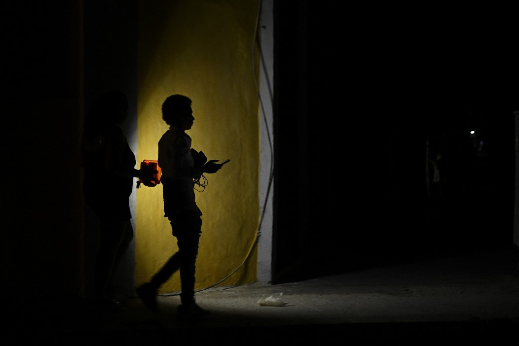 Lăsați în beznă, cubanezii au ajuns „la capătul răbdării” cu guvernul. Au vrut să incendieze un sediu al Partidului Comunist