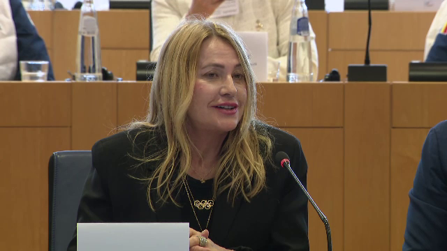 „Sportul te ajută să navighezi în viață”. Nadia Comăneci, discurs memorabil la Bruxelles, la 50 de ani de la primul 10