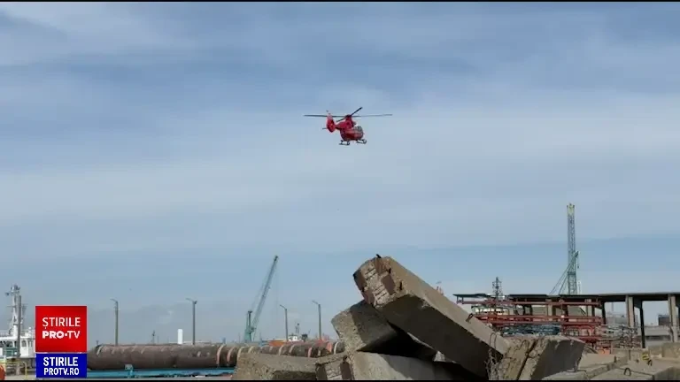 Un remorcher cu 5 persoane la bord s-a scufundat în Portul Midia