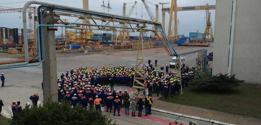 Protest spontan la Șantierul Naval Mangalia. Sute de angajați susțin că nu și-au primit salariile de peste 3 luni