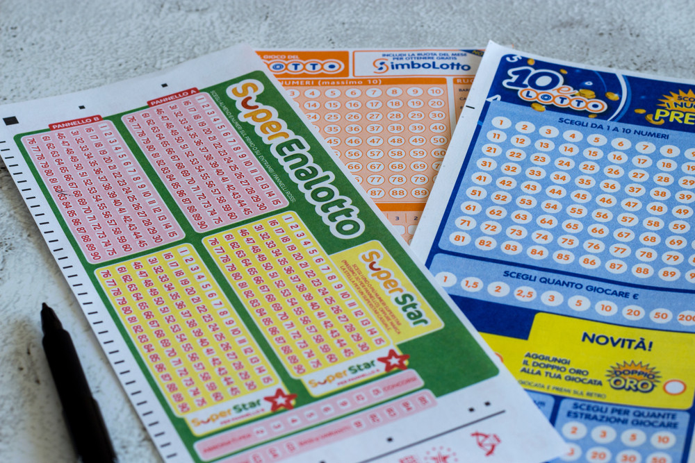 O rom&acirc;ncă din Italia a c&acirc;știgat 500.000 de euro la loto, cu un bilet de dloar cinci euro luat dintr-un bar