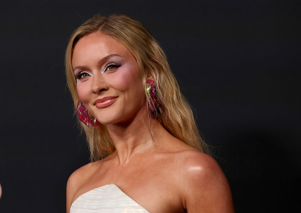 Zara Larsson, care a cucerit internetul cu dansul pe piesa „Lush Life”, vine la UNTOLD 2026, în premieră în România