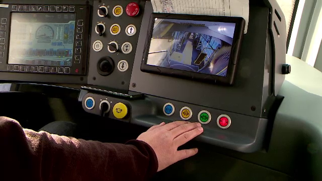 Un bărbat a pipăit mai multe fete într-un tramvai din Iași destinat exclusiv elevilor