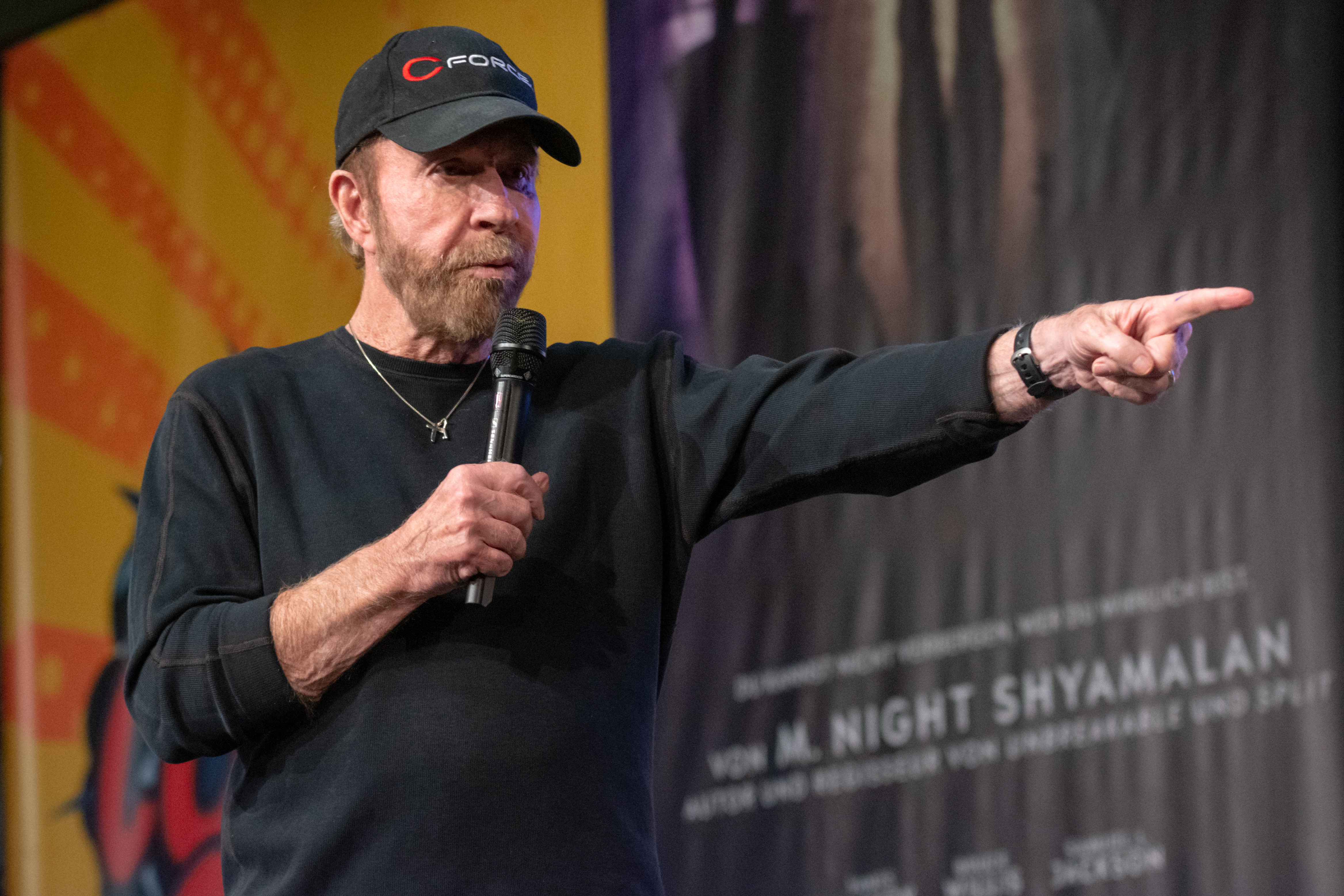 Ultimele imagini cu Chuck Norris. Cum a fost surprins campionul de arte marțiale înainte să moară