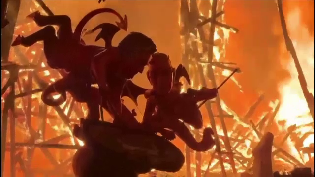 Printre personajele prezentate la festivalul de la Valencia, Trump și Putin. Sculpturile spectaculoase au fost incendiate