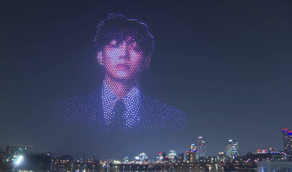 Show grandios cu mii de drone în Seul, la concertul trupei de k-pop BTS. Fanii au fost în extaz