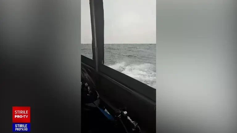 S-au reluat căutările celor trei marinari dispăruți după scufundarea remorcherului Astana în zona portului Midia