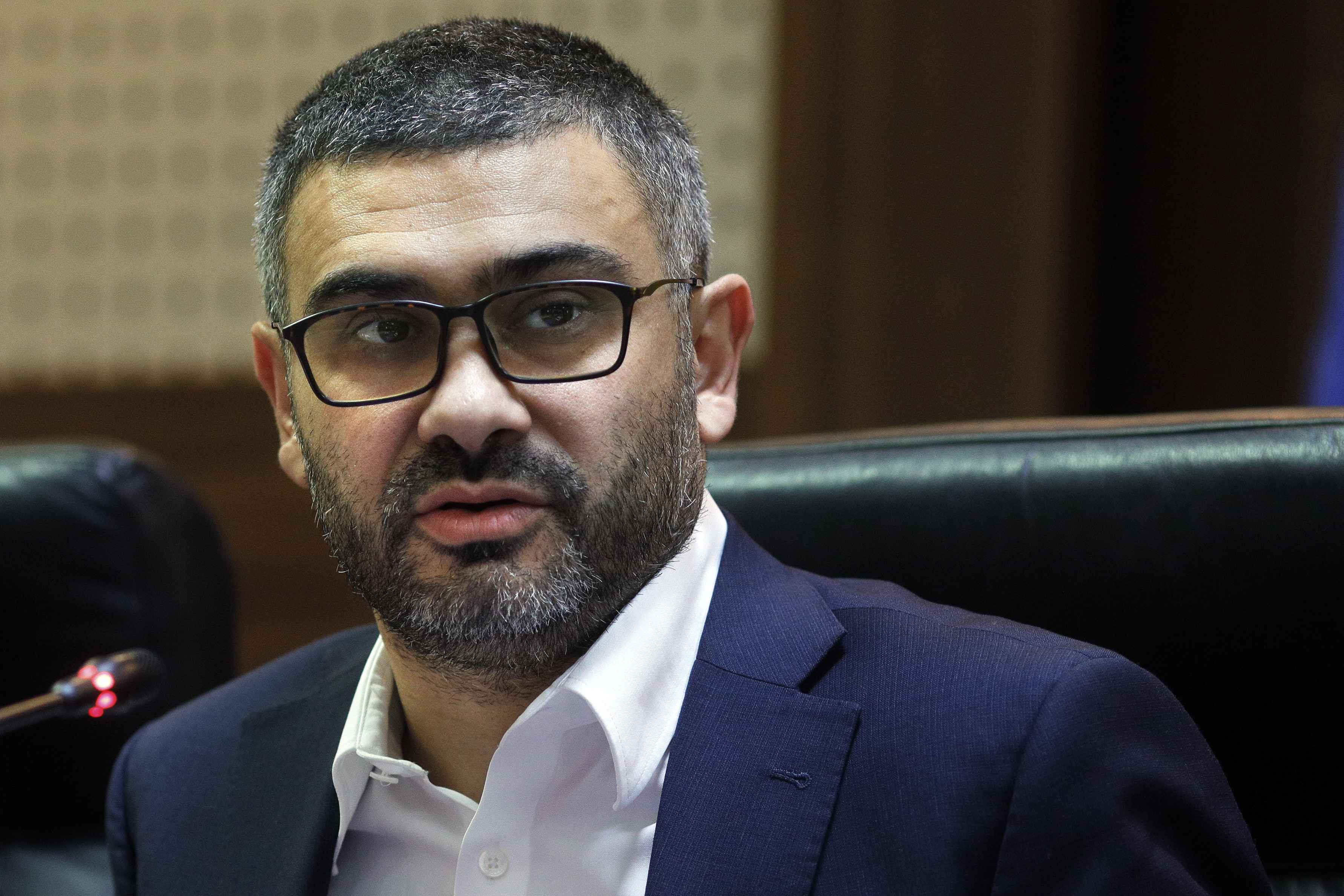 Ministrul PSD al Muncii amenință cu demisia dacă va fi forțat să facă concedieri: Dacă pleacă cineva, acela voi fi eu