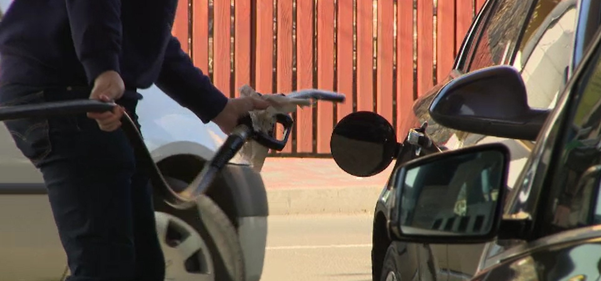 C&acirc;t au ajuns șoferii rom&acirc;ni să scoată din buzunar pentru un litru de motorină standard. Prețurile cresc de la o zi la alta