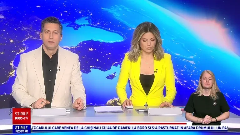 Accident grav în Timiș. Două mașini s-au ciocnit, iar una dintre ele a ajuns în gardul unui case