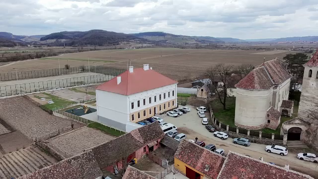 O comună din Sibiu e pe cale să scape de abandonul școlar. A transformat complet școala. &bdquo;Altfel sunt lecțiile&rdquo;