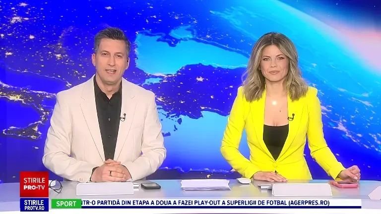 Ursoaica Bella de la Grădina Zoologică din Rădăuți, surprinsă cum se bălăcea în propriul bazin cu apă