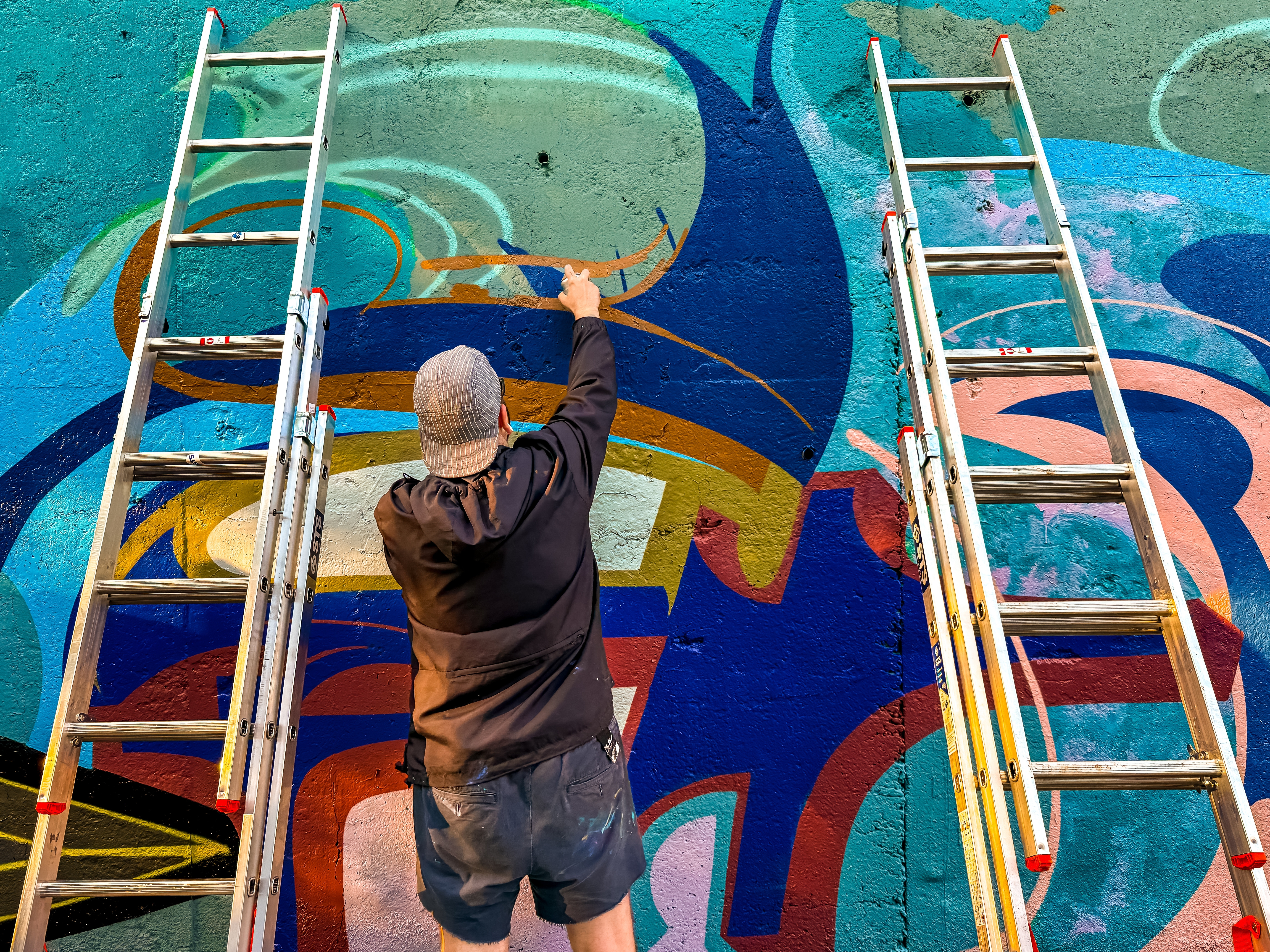 Primăria Capitalei vrea să elimine graffiti-ul. Proprietarii primesc ajutor, artiștii cer spații unde să poată picta legal