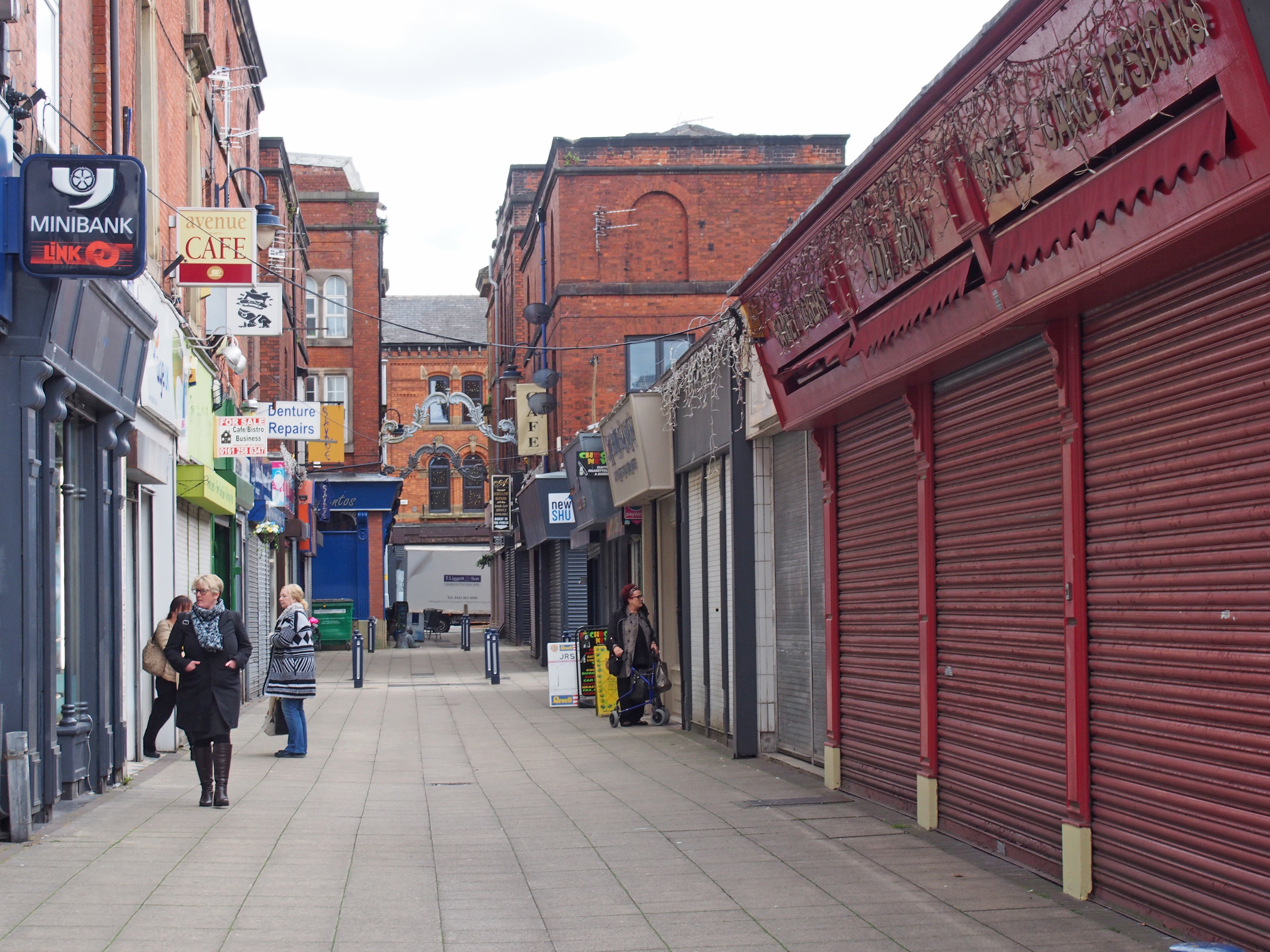 Locuitorii unui oraș din Marea Britanie se tem să iasă din case. &bdquo;Copiii conduc acest oraș&rdquo;