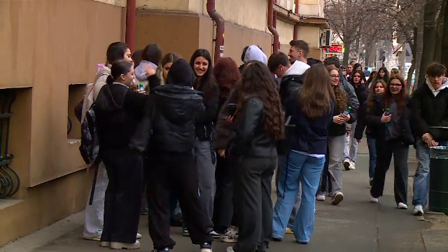 Unii liceeni au fost luați prin surprindere de simularea la Bac: „Am fost anunțați pe ultima sută de metri că dăm”