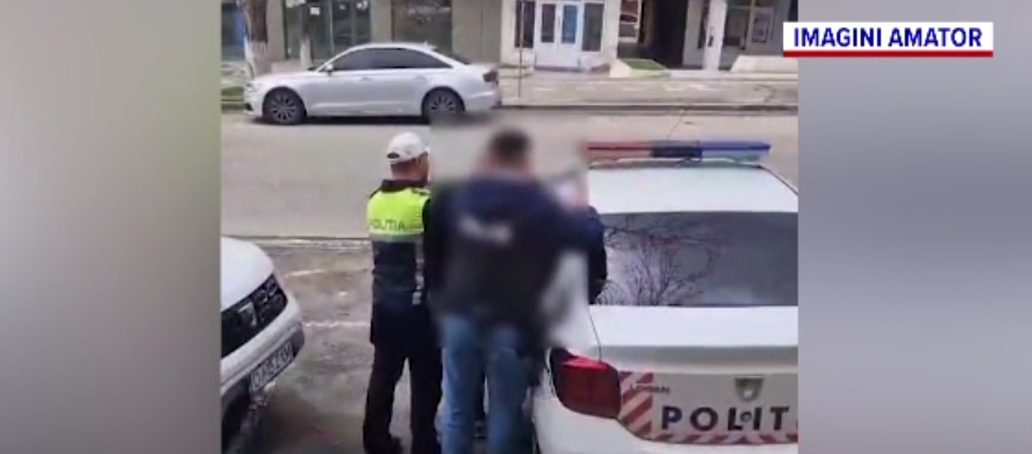 Șofer cu permisul suspendat, prins la volan &icirc;n prag de comă alcoolică, la Segarcea. Ce avea &icirc;n mașină