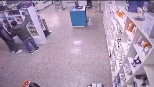 Hoții cu cea mai îngrijită piele din Botoșani. Cum au fost prinși 2 veri după ce au furat de două ori creme dintr-o farmacie